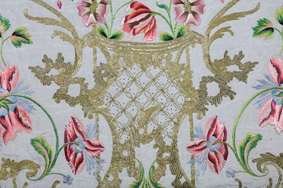 Lot 64 - A FINE 18TH CENTURY FRENCH SILK, GOLD AND...