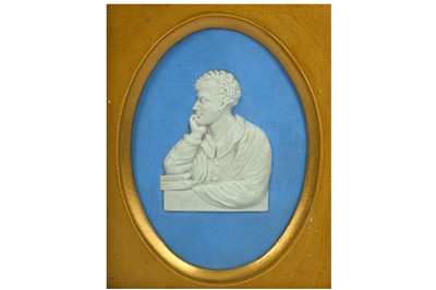 Lot 31 - A SMALL OVAL WEDGWOOD PORCELAIN BLUE AND WHITE...