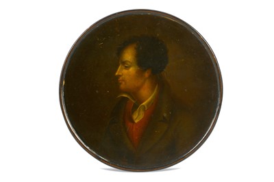 Lot 36 - A VERY RARE CIRCULAR PAPIER-MÂCHÉ SNUFF...