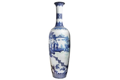 Lot 160 - A MASSIVE CHINESE BLUE AND WHITE VASE. The...