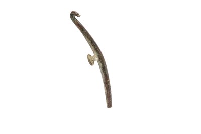 Lot 784 - A CHINESE SILVER-INLAID BRONZE GARMENT HOOK.