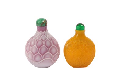 Lot 638 - TWO CHINESE PEKING GLASS SNUFF BOTTLES.