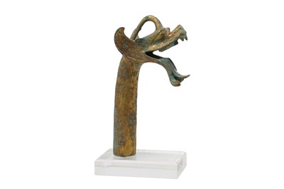Lot 787 - A CHINESE GILT-BRONZE 'DRAGON HEAD' FINIAL.