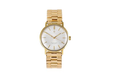 Lot 171 - OMEGA. A MEN'S GOLD PLATED MANUAL BRACELET...
