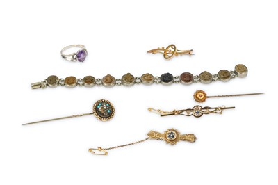 Lot 208 - A group of jewellery, comprising a lava cameo...