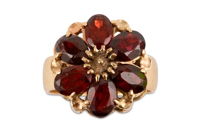Lot 9 - A garnet flower ring, 1970