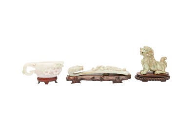Lot 517 - THREE CHINESE JADEITE AND JADE CARVINGS.