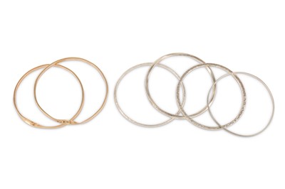 Lot 38 - A group lot of six bangles