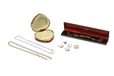 Lot 210 - A group of jewellery, comprising a sapphire...