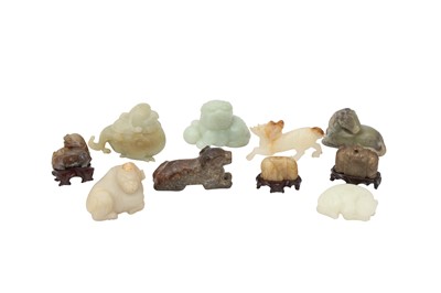 Lot 785 - A GROUP OF CHINESE JADE ANIMAL CARVINGS AND A 'PHOENIX' BOX AND COVER.