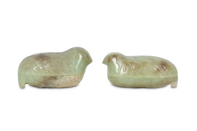 Lot 556 - A PAIR OF CHINESE PALE CELADON JADE 'QUAIL' BOXES AND COVERS.
