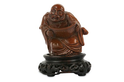 Lot 387 - A CHINESE CARVED TIGER'S EYE FIGURE OF A SAGE.