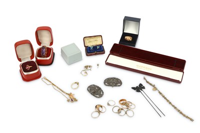 Lot 214 - A group of jewellery, comprising a diamond...