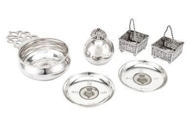 Lot 84 - A mixed group of silver comprising an...