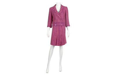 Lot 49 - Chanel Houndstooth Skirt Suit - Size 36