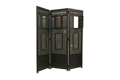 Lot 106 - A HARDWOOD SYRIAN SCREEN