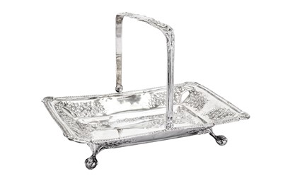 Lot 74 - An Edwardian sterling silver bread or grape...