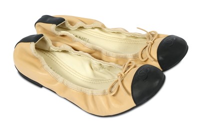 Lot 231 - Chanel Beige and Black Elasticated Ballet Pump - size 37.5