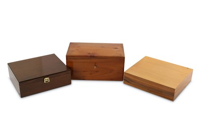 Lot 258 - A mid to late 20th century yew veneered...