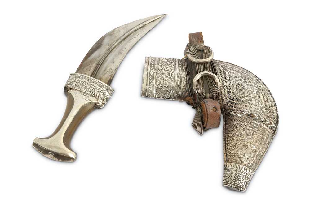 Lot 243 - An early 20th century ceremonial Omani Khanjar...
