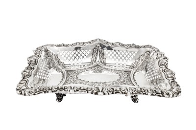 Lot 388 - An Edwardian sterling silver bread basket, Birmingham 1904 by S. Glass