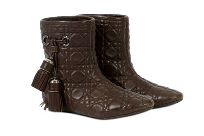 Lot 277 - Christian Dior Brown Leather Cannage Shearling Lined Boots - size 37
