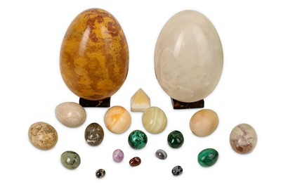 Lot 268 - A COLLECTION OF SPECIMEN MINERAL EGGS in...