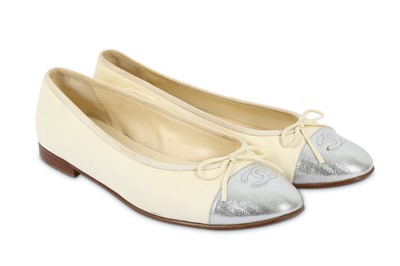 Lot 384 - Chanel Two-Tone Lambskin Ballerina Flats - size 41