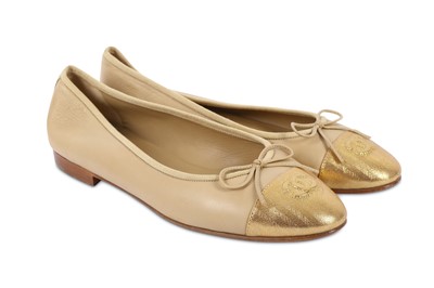 Lot 230 - Chanel Two-Tone Lambskin Ballerina Flats - size 41