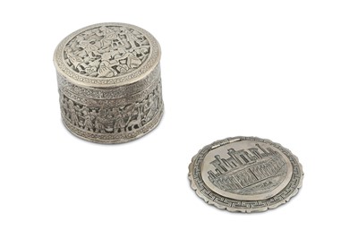 Lot 173 - A COMPACT AND CIRCULAR BOX