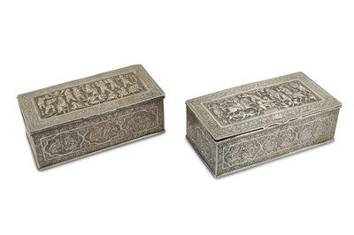 Lot 167 - A PAIR OF SILVER BOXES WITH REPOUSSÉ LIDS