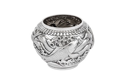 Lot 305 - An early 20th century Japanese silver small vase, Yokohama circa 1920 by Konoike (active c.1880-1921)