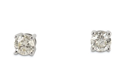 Lot 120 - A pair of diamond earstuds