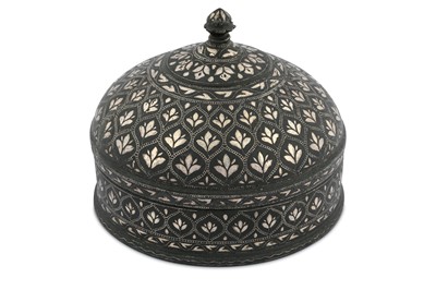 Lot 245 - A BIDRI SILVER-INLAID LIDDED PANDAN BOX