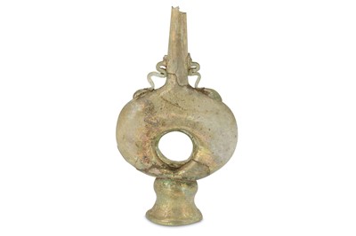 Lot 77 - A BLOWN CLEAR GLASS PERFUME SPRINKLER (QUMQUM)