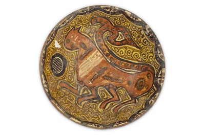 Lot 121 - A POLYCHROME-PAINTED EARTHENWARE POTTERY BOWL