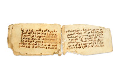 Lot 31 - FIVE LOOSE KUFIC QUR'AN BIFOLIOS