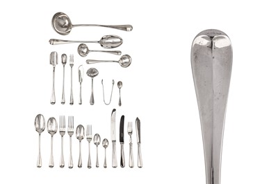 Lot 330 - A George V sterling silver table service of flatware / canteen, London 1918 by Goldsmiths and Silversmiths