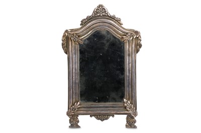 Lot 61 - A SMALL 18TH CENTURY ITALIAN BAROQUE STYLE...
