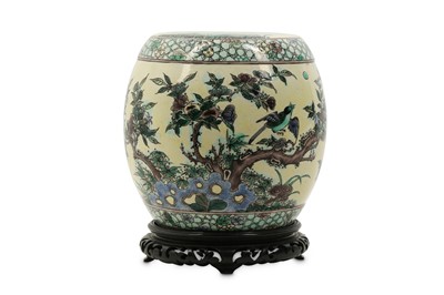 Lot 459 - A SMALL CHINESE YELLOW-GROUND FAMILLE VERTE 'MAGPIES AND POMEGRANATE' DRUM STOOL.