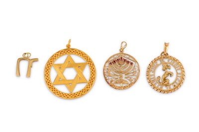 Lot 43 - A collection of four pendants