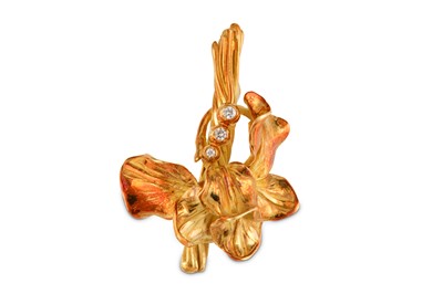 Lot 13 - A diamond flower brooch
