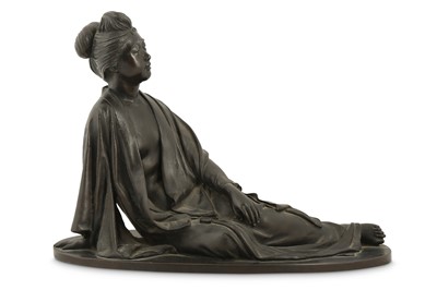 Lot 687 - A BRONZE FIGURE OF A SEATED BEAUTY.