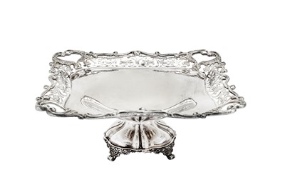 Lot 384 - An Edwardian sterling silver fruit bowl, Sheffield 1906 by Elkington & Co