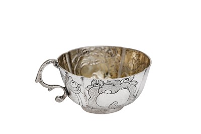 Lot 270 - A Catherine II Russian late 18th century 84 Zolotnik (875 standard) silver vodka cup (Charka), Moscow 1774 by Г. З, probably the son of Gavril Gavrilov