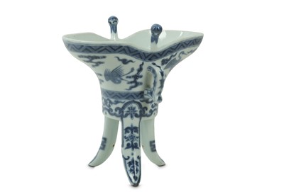 Lot 411 - A CHINESE BLUE AND WHITE JUE.
