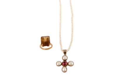 Lot 41 - A smoky quartz ring
