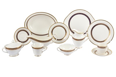 Lot 375 - A ROYAL DOULTON BONE CHINA PART DINNER/TEA SERVICE