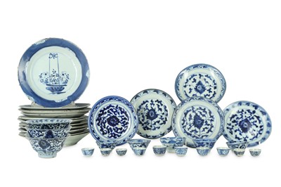 Lot 413 - A COLLECTION OF CHINESE BLUE AND WHITE PORCELAIN