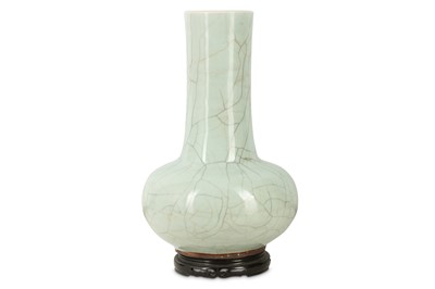Lot 550 - A LARGE CHINESE CELADON CRACKLE-GLAZE BOTTLE VASE.